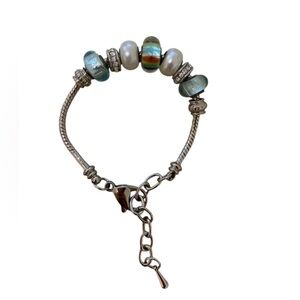 Glass bead charm bracelet‎ on silver toned chain